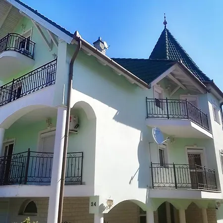 Apartament Kely's Fortuna Apartman *